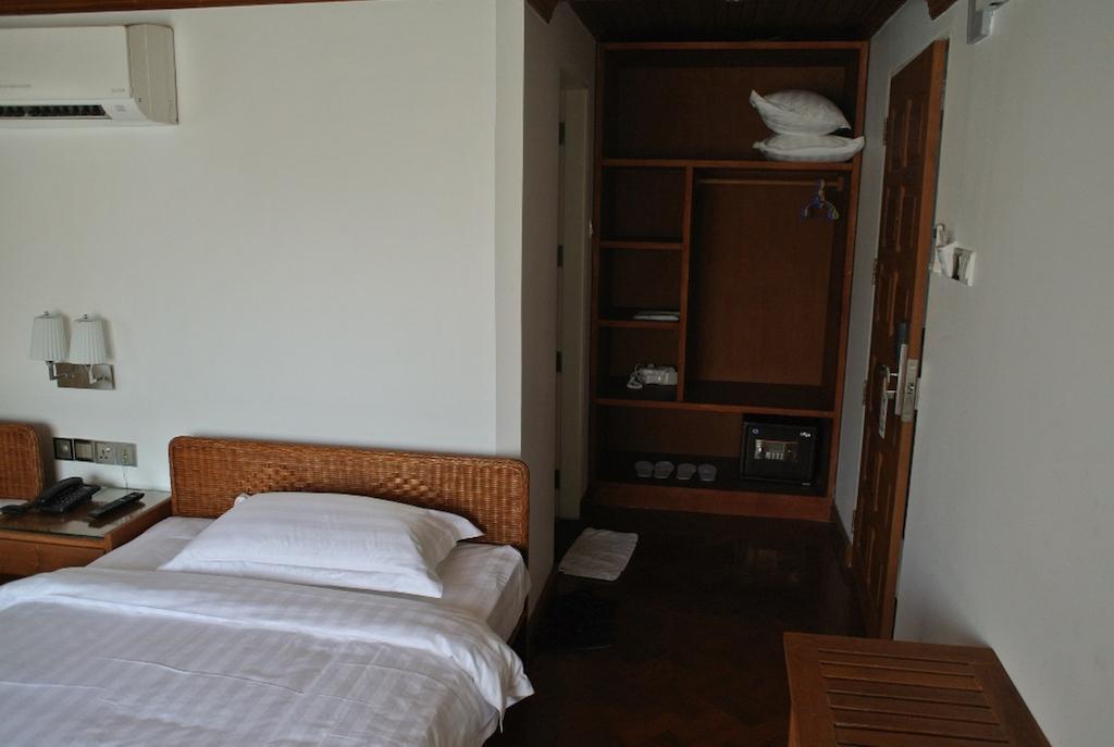 Hotel Wardan Yangon Exterior photo